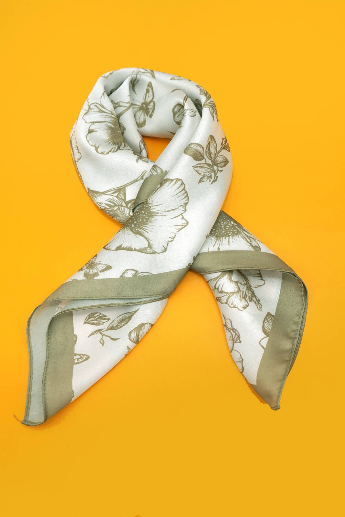 PETITE FLOWER PRINT SILKY FEELING BANDANA SCARF