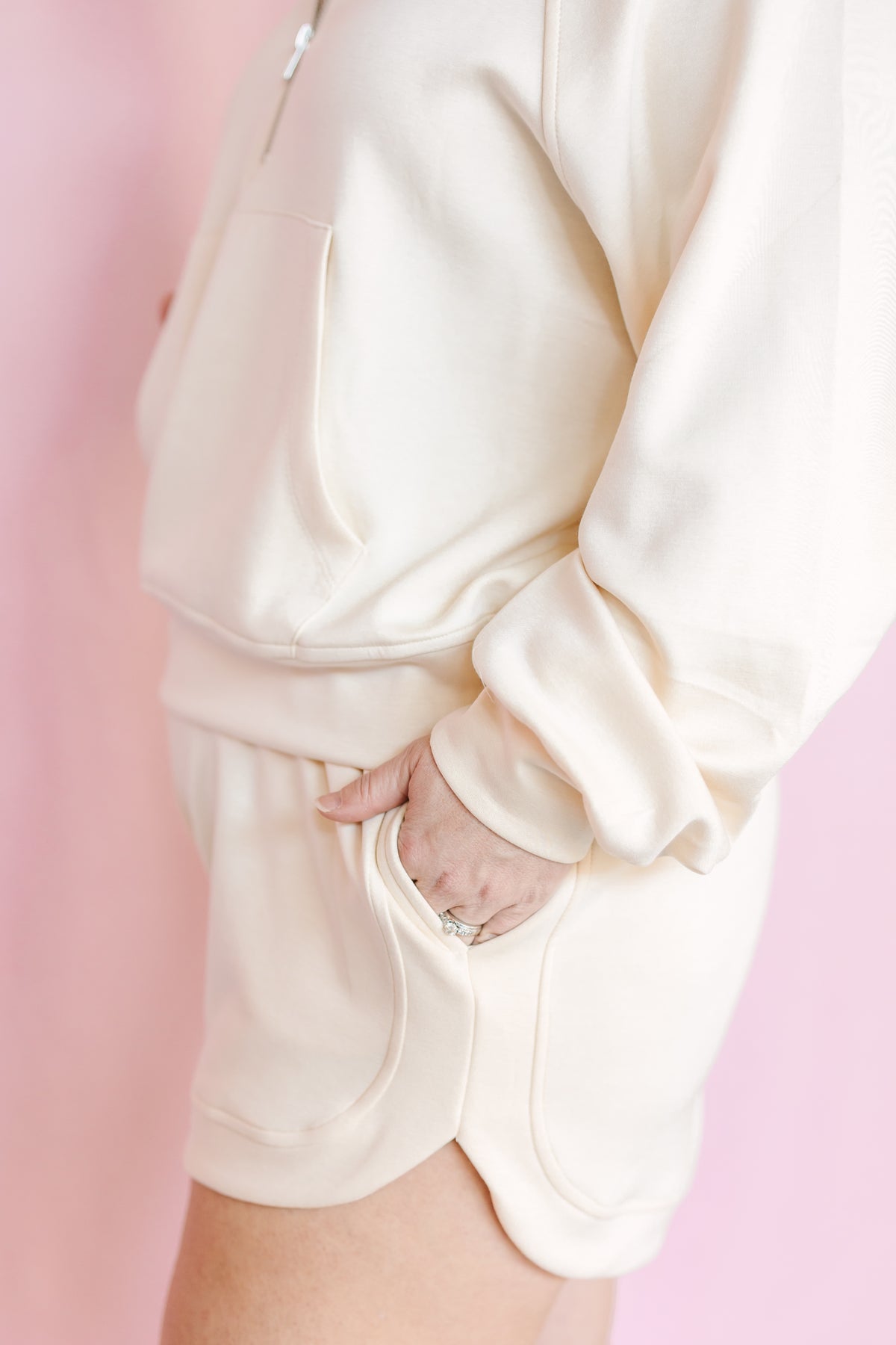 Alpaca Solid Elastic Waist Shorts