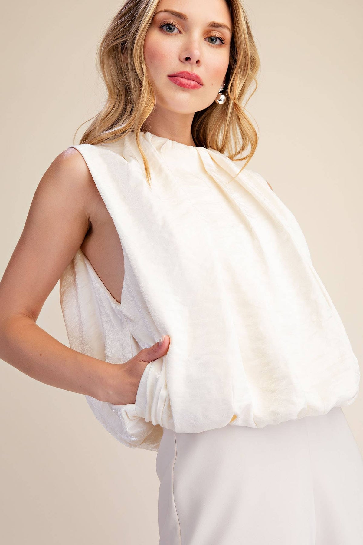 Sleeveless Pleated Balloon Top