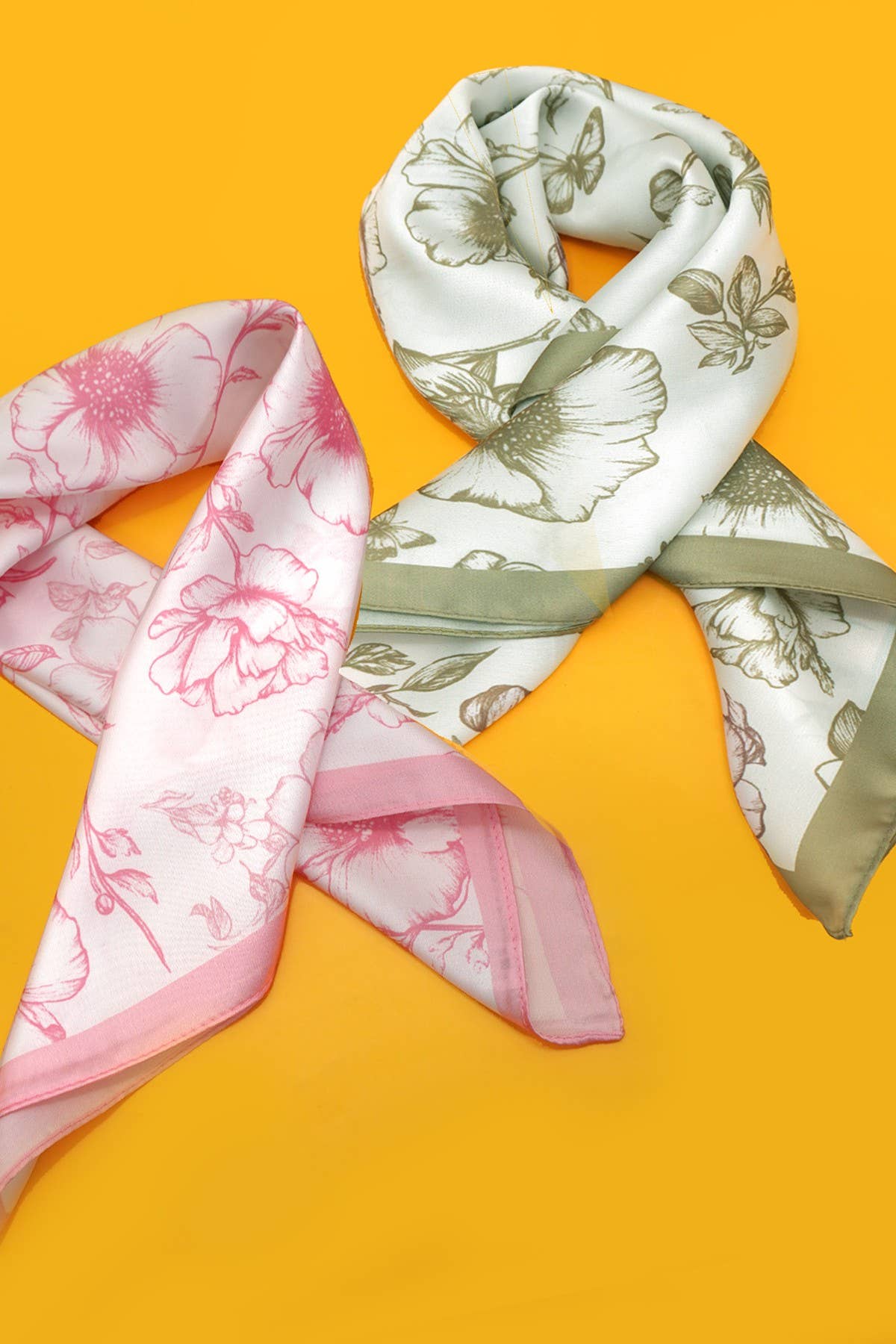 PETITE FLOWER PRINT SILKY FEELING BANDANA SCARF